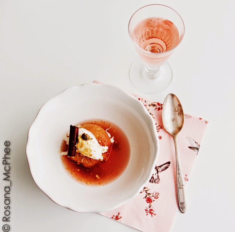 White peaches in Rose D'Anjou