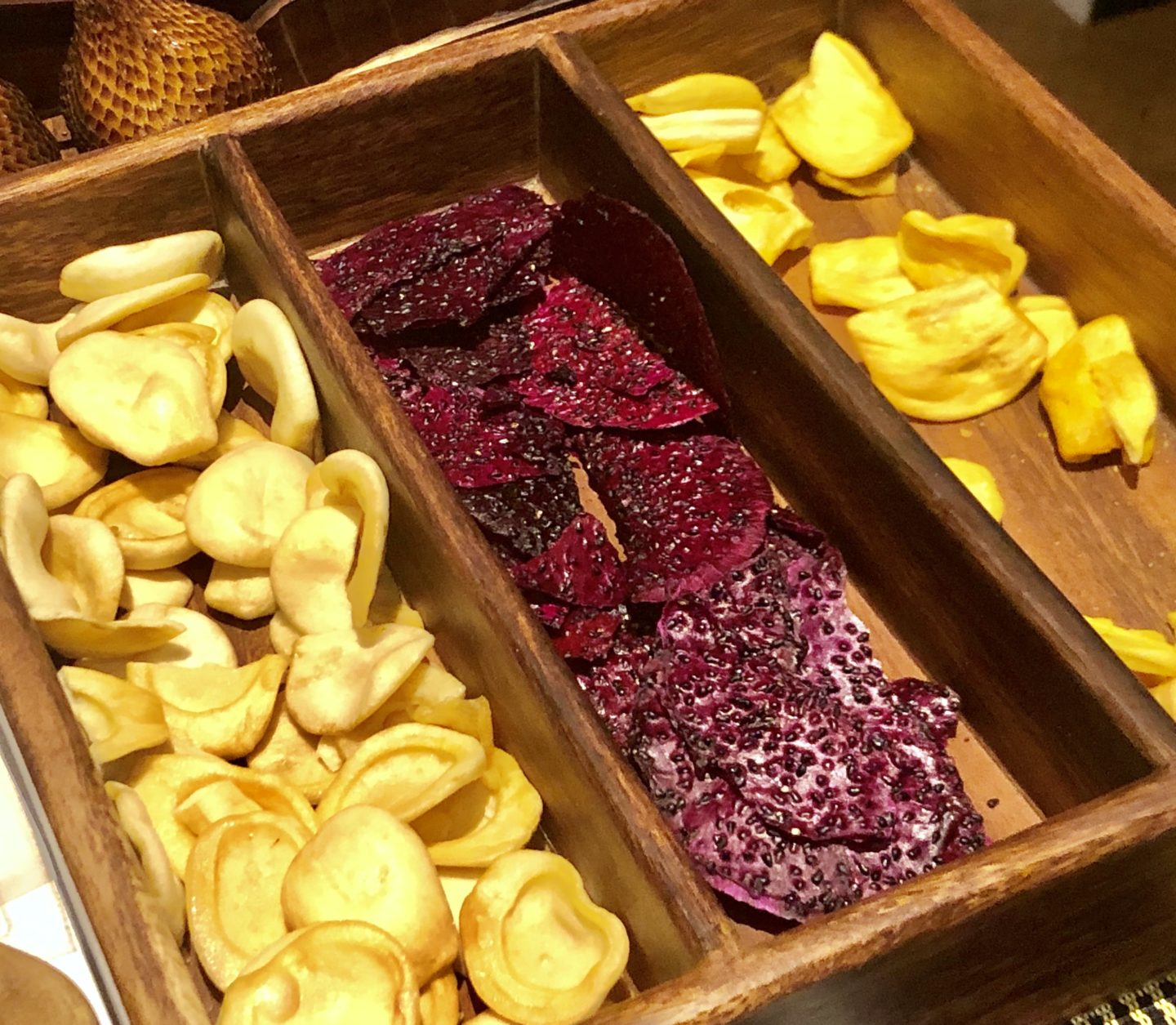 organic dehydrated dragon fruit chips