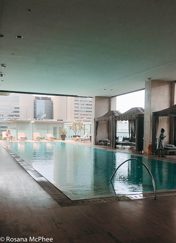  Oriental Residence Bangkok swimming pool