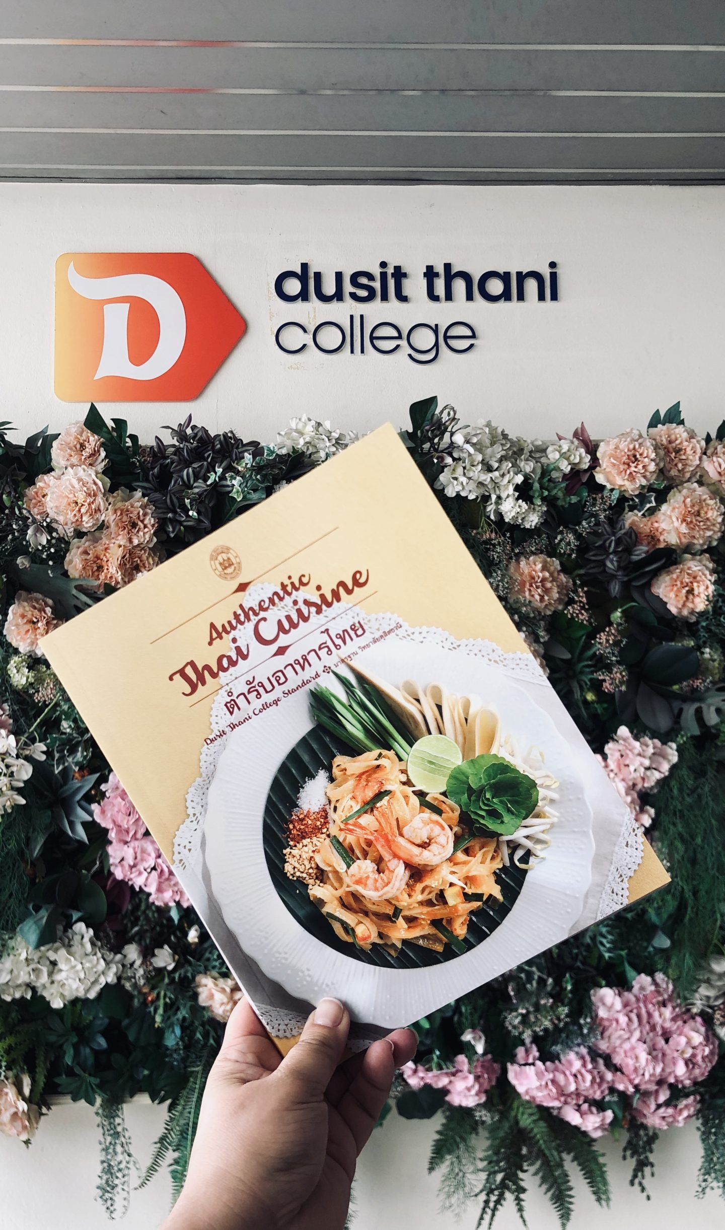 Dusit Thani College - Cookbook Authentic Thai Cuisine